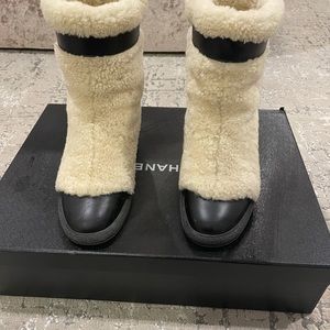 CHANEL, Shoes, Chanel White 29 Cc Shearling Boots It 37